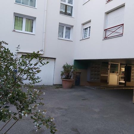 T2 Parking A Reserver Wi-Fi 10' A Pied Du Port Vannes Buitenkant foto