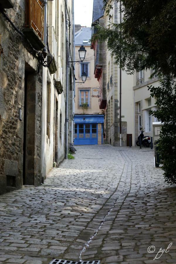 T2 Parking A Reserver Wi-Fi 10' A Pied Du Port Vannes Buitenkant foto